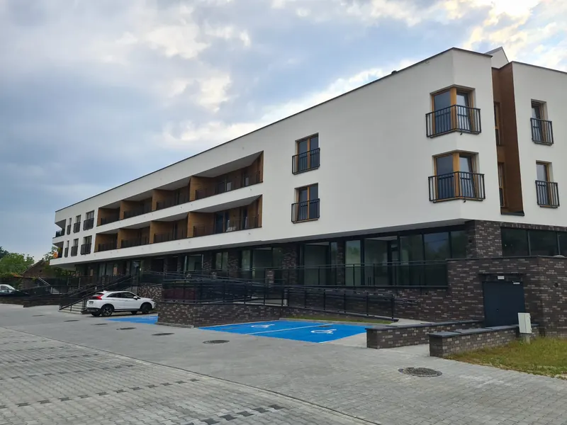 Lokale usługowe w parterze budynku